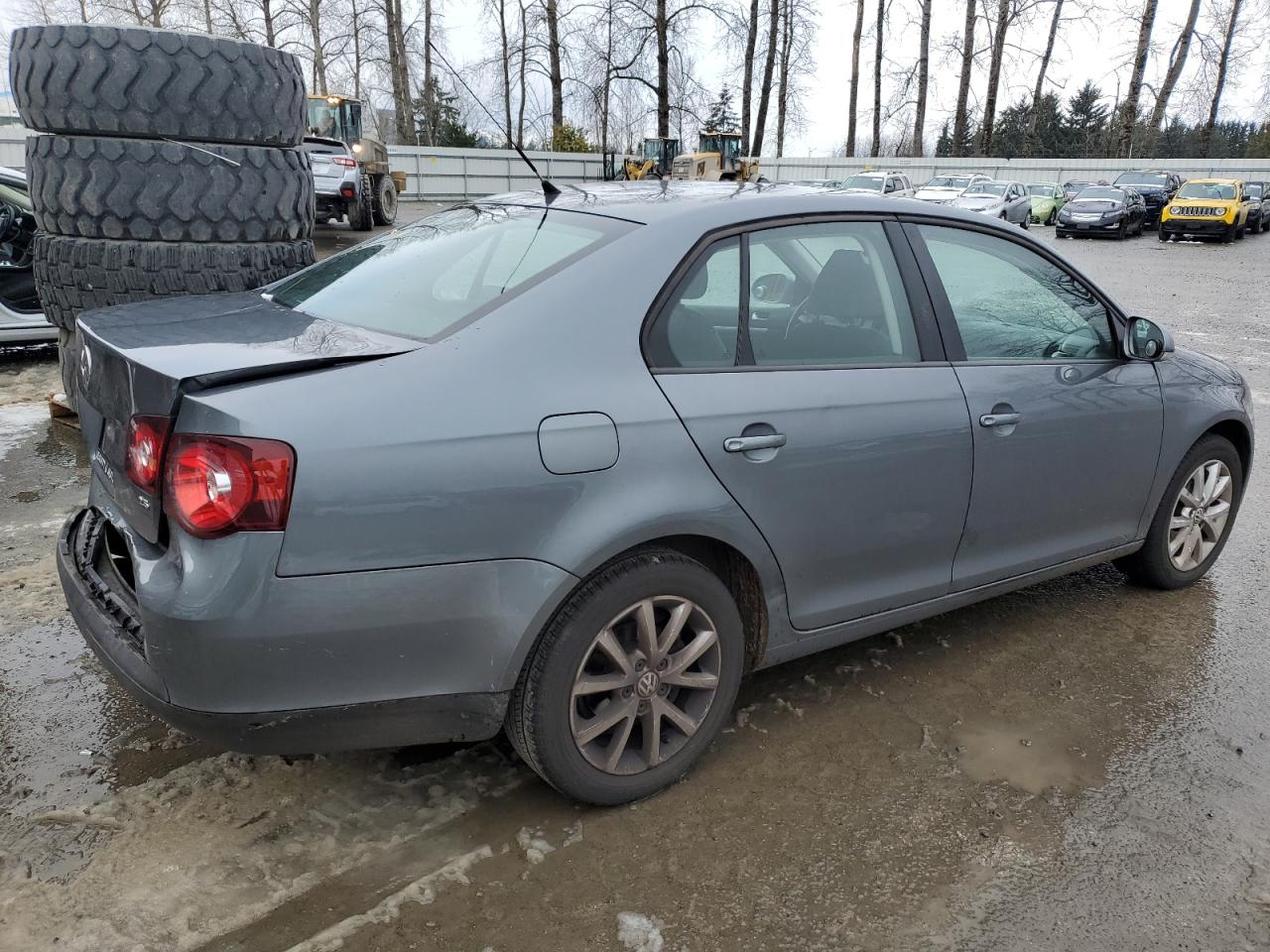 2010 Volkswagen Jetta - Image 3