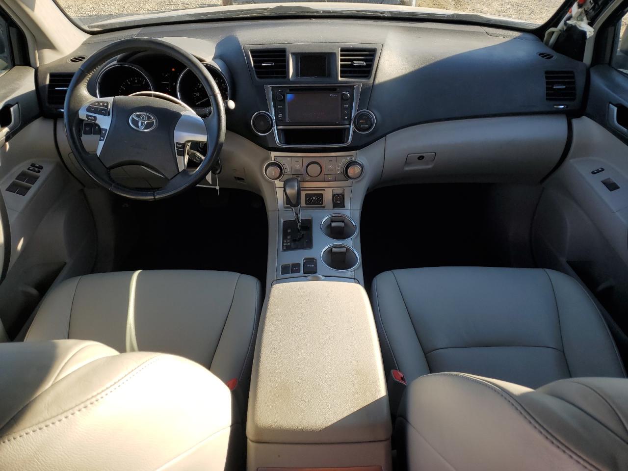 2013 Toyota Highlander - Image 8
