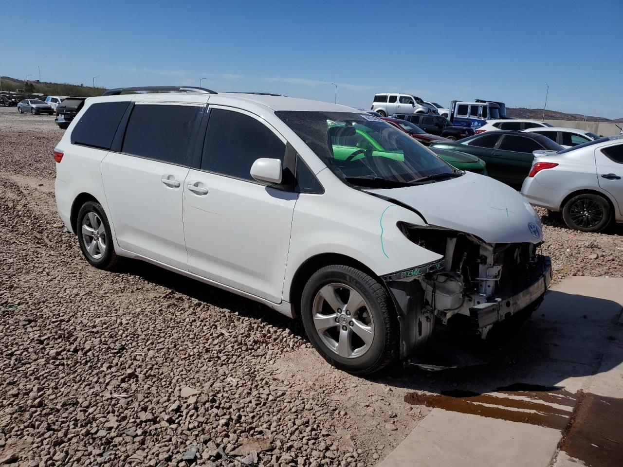 2015 Toyota Sienna - Image 4