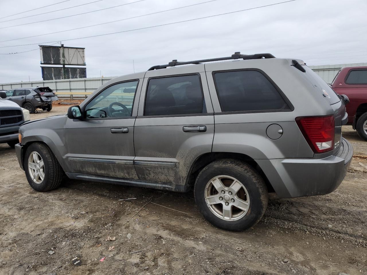 2007 Jeep Grand Cherokee - Image 2