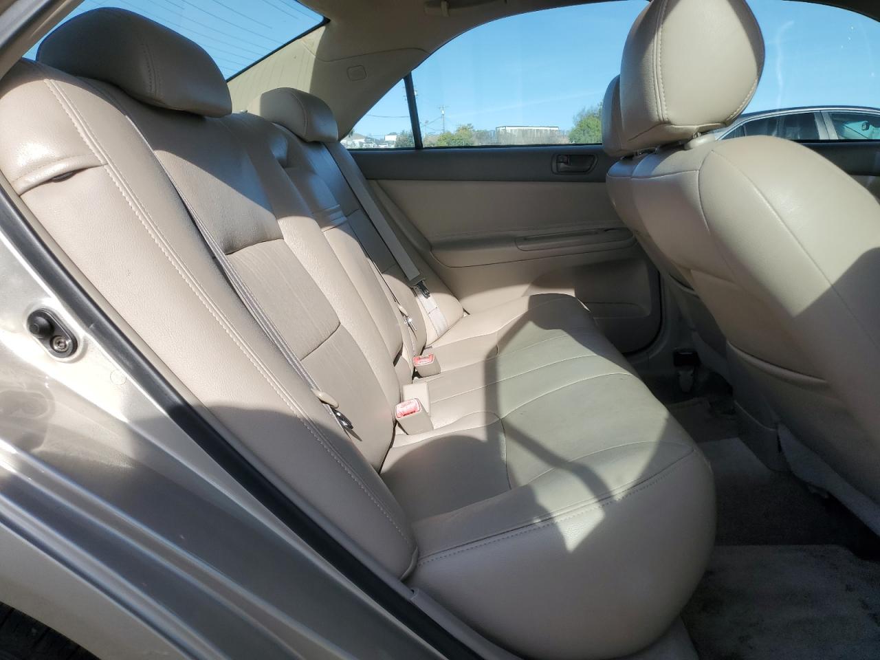 2004 Toyota Camry - Image 10