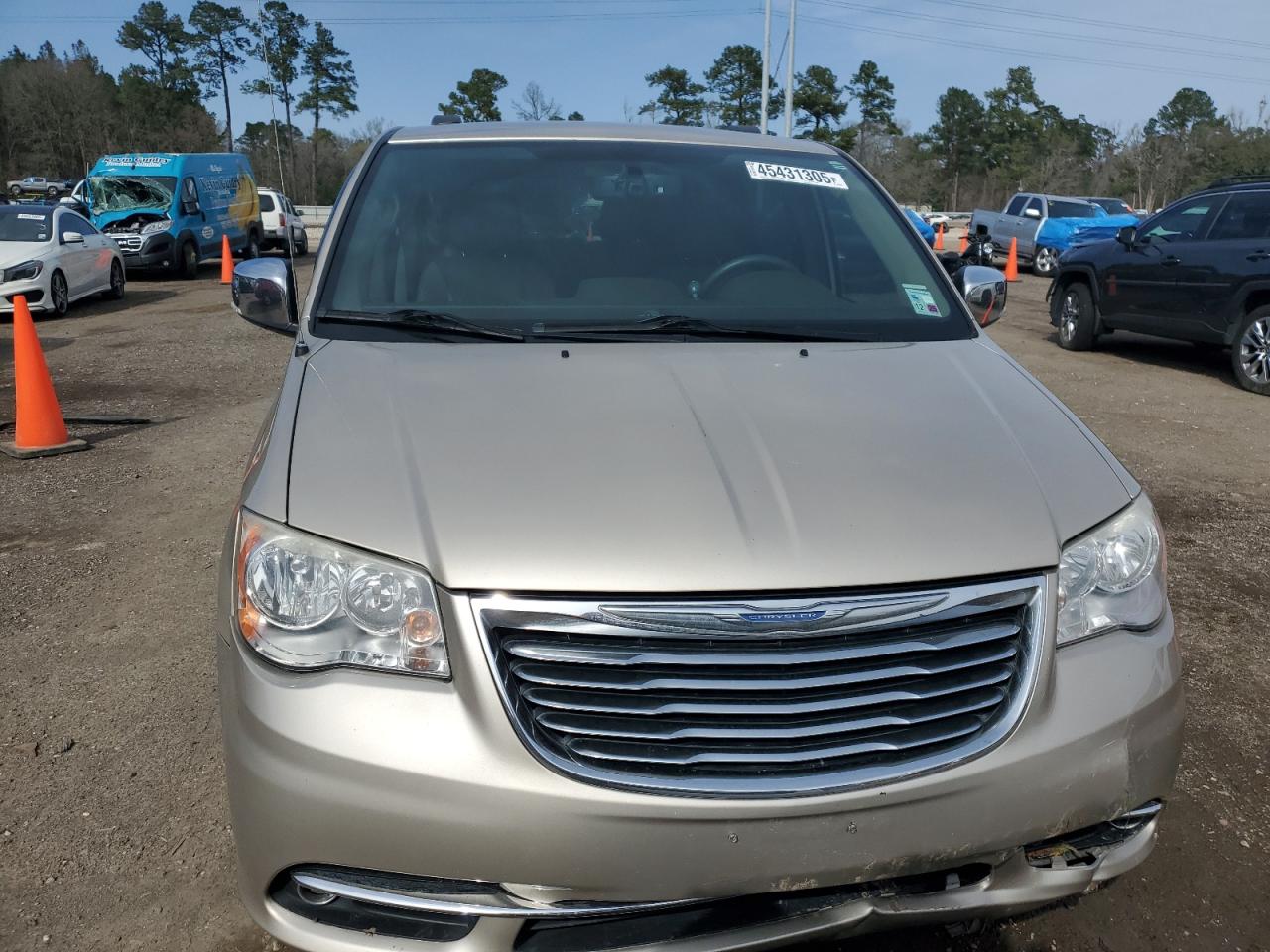 2013 Chrysler Town & Country - Image 5
