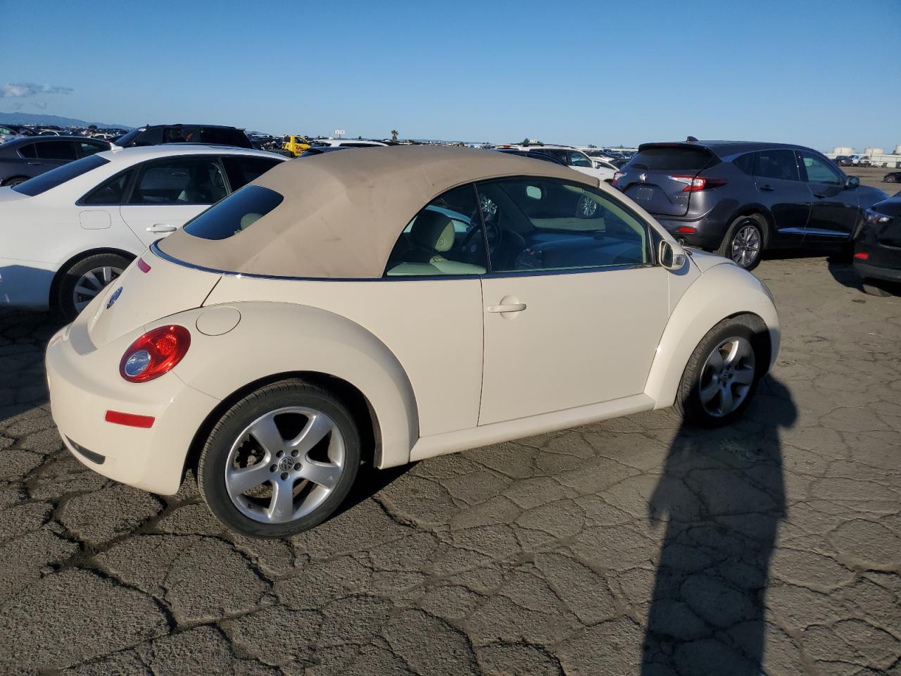 2006 Volkswagen Beetle - Image 3
