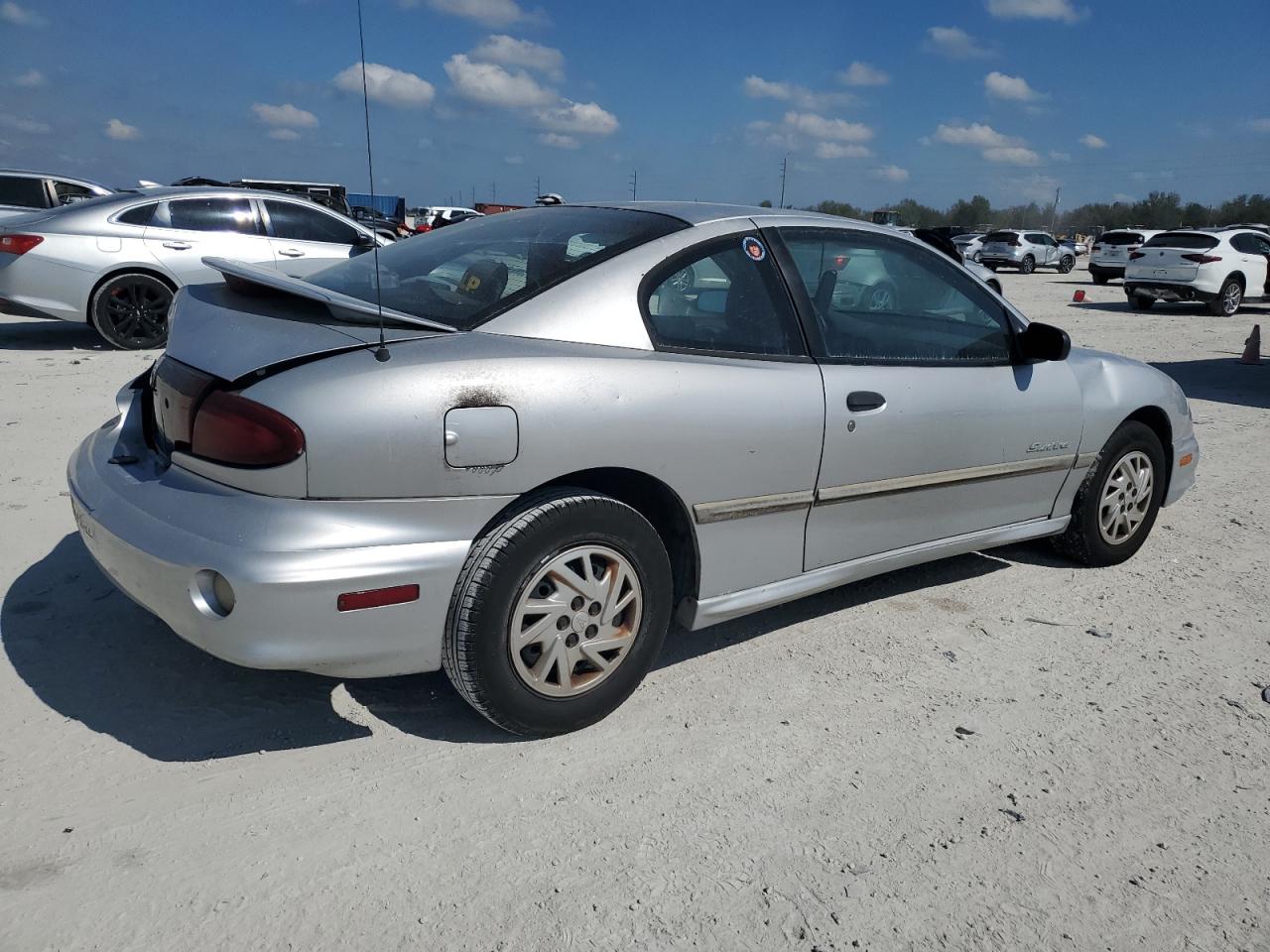 2002 Pontiac Sunfire - Image 3