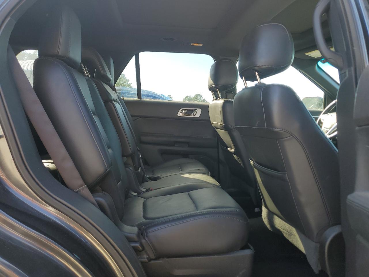 2015 Ford Explorer - Image 11