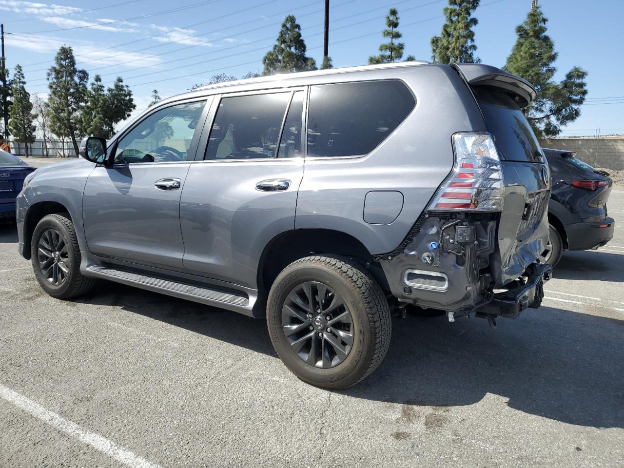 2022 Lexus GX - Image 2