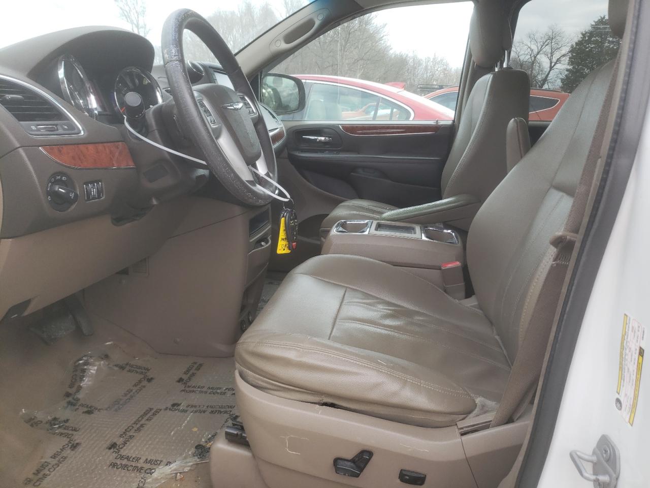2014 Chrysler Town & Country - Image 7