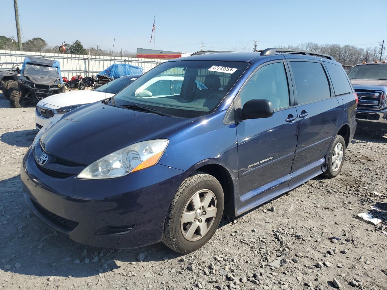 2007 Toyota Sienna - Image 1