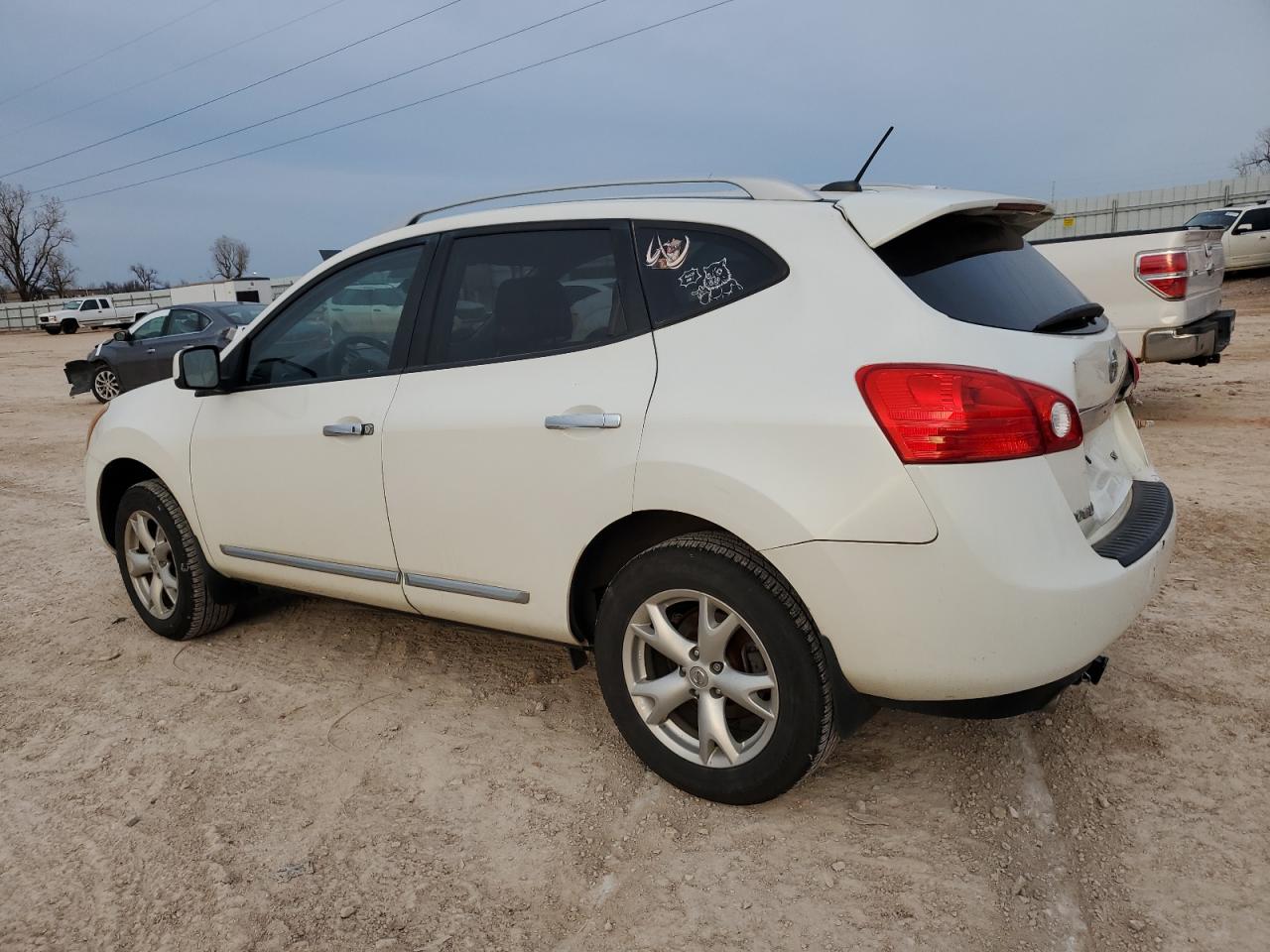 2011 Nissan Rogue - Image 2