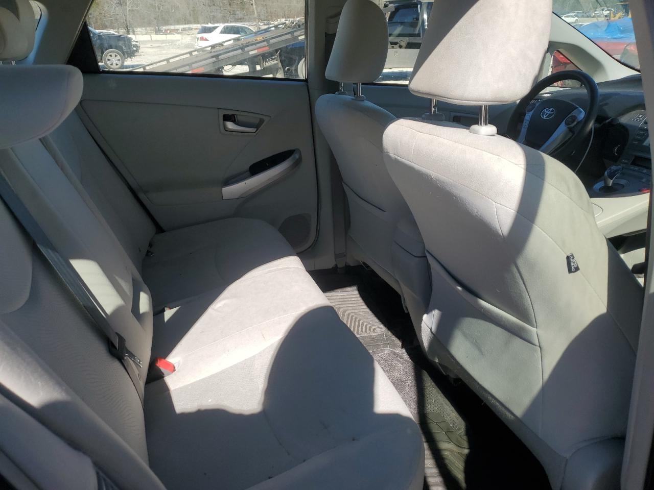 2015 Toyota Prius - Image 10