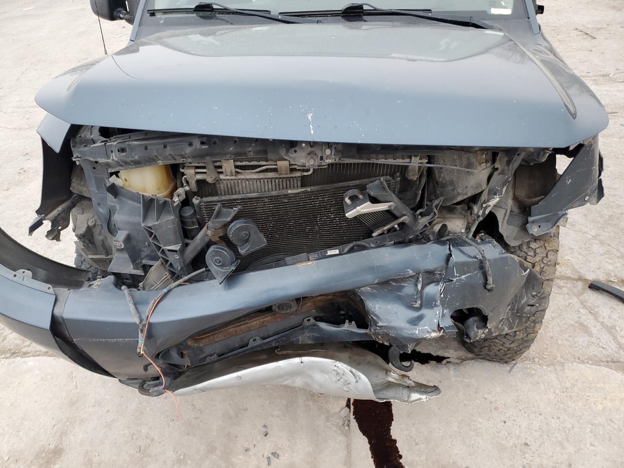 2014 Nissan Titan - Image 12