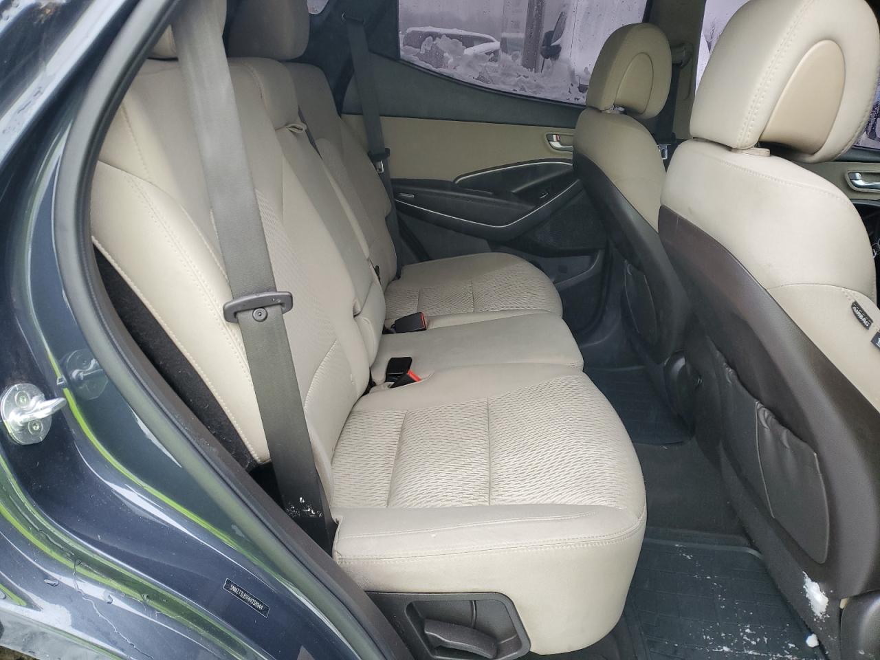 2017 Hyundai Santa Fe - Image 11