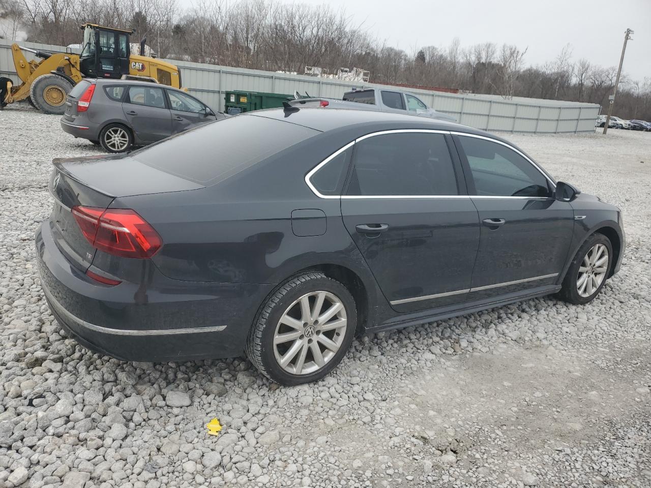 2017 Volkswagen Passat - Image 3
