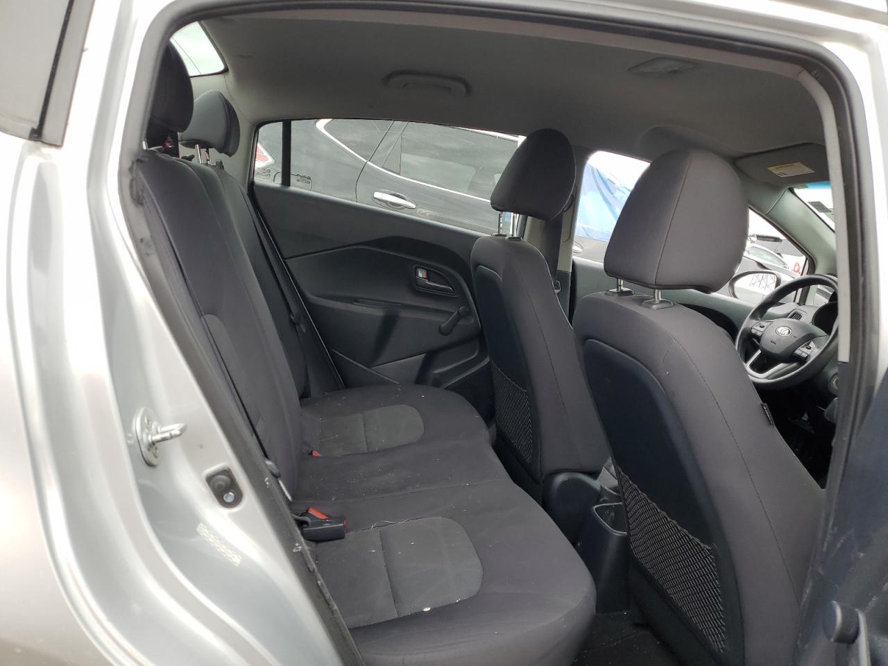 2014 Kia Rio - Image 10