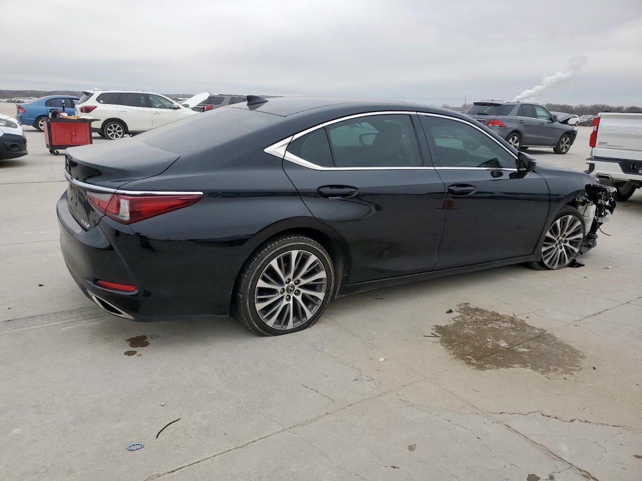 2019 Lexus ES - Image 3