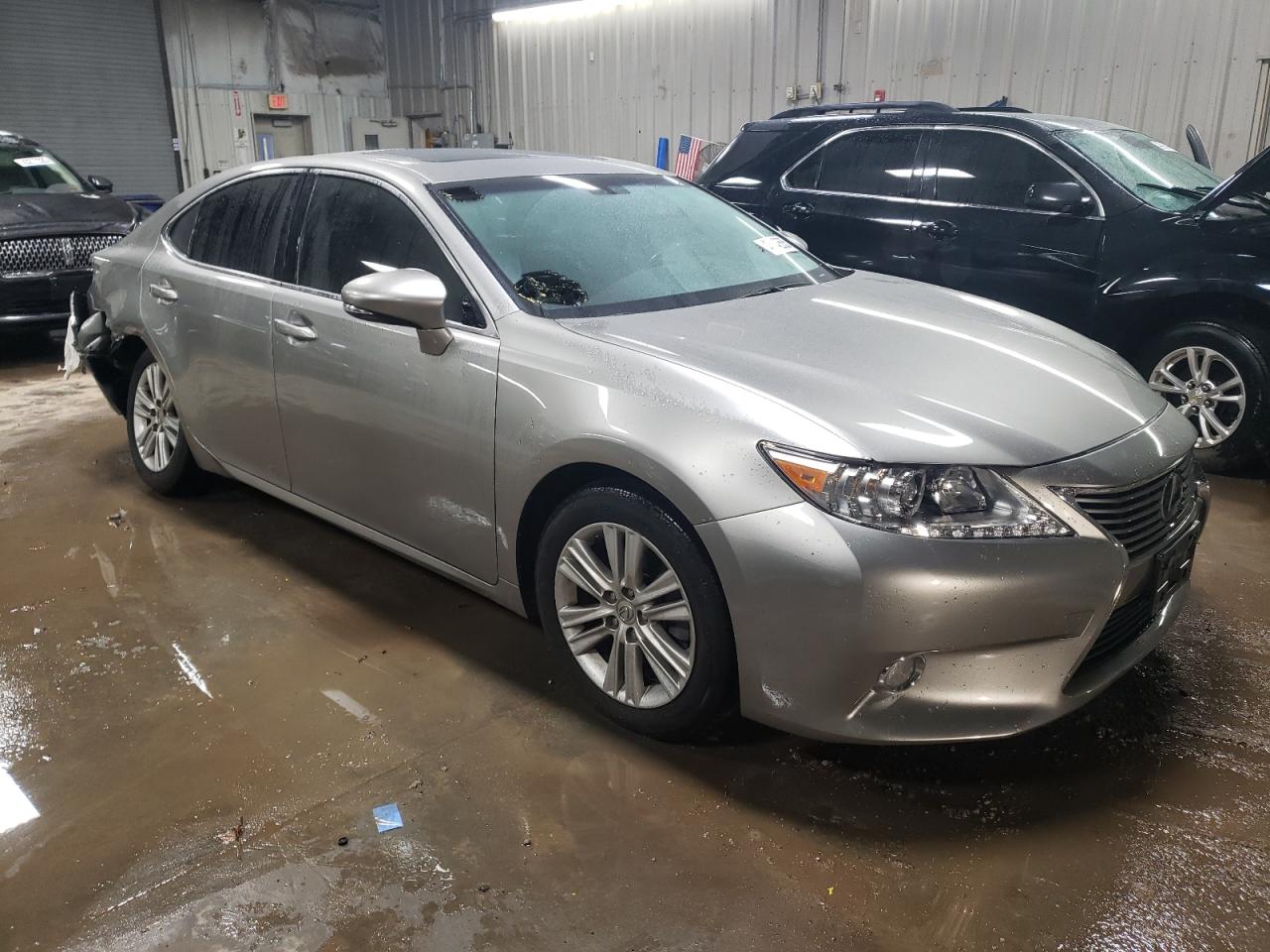 2015 Lexus ES - Image 4