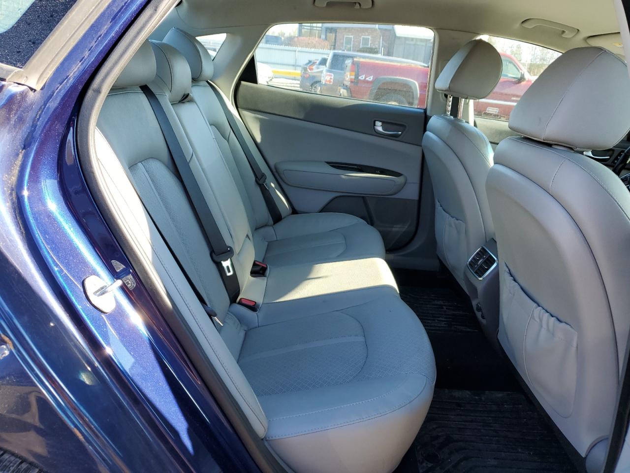 2017 Kia Optima - Image 10