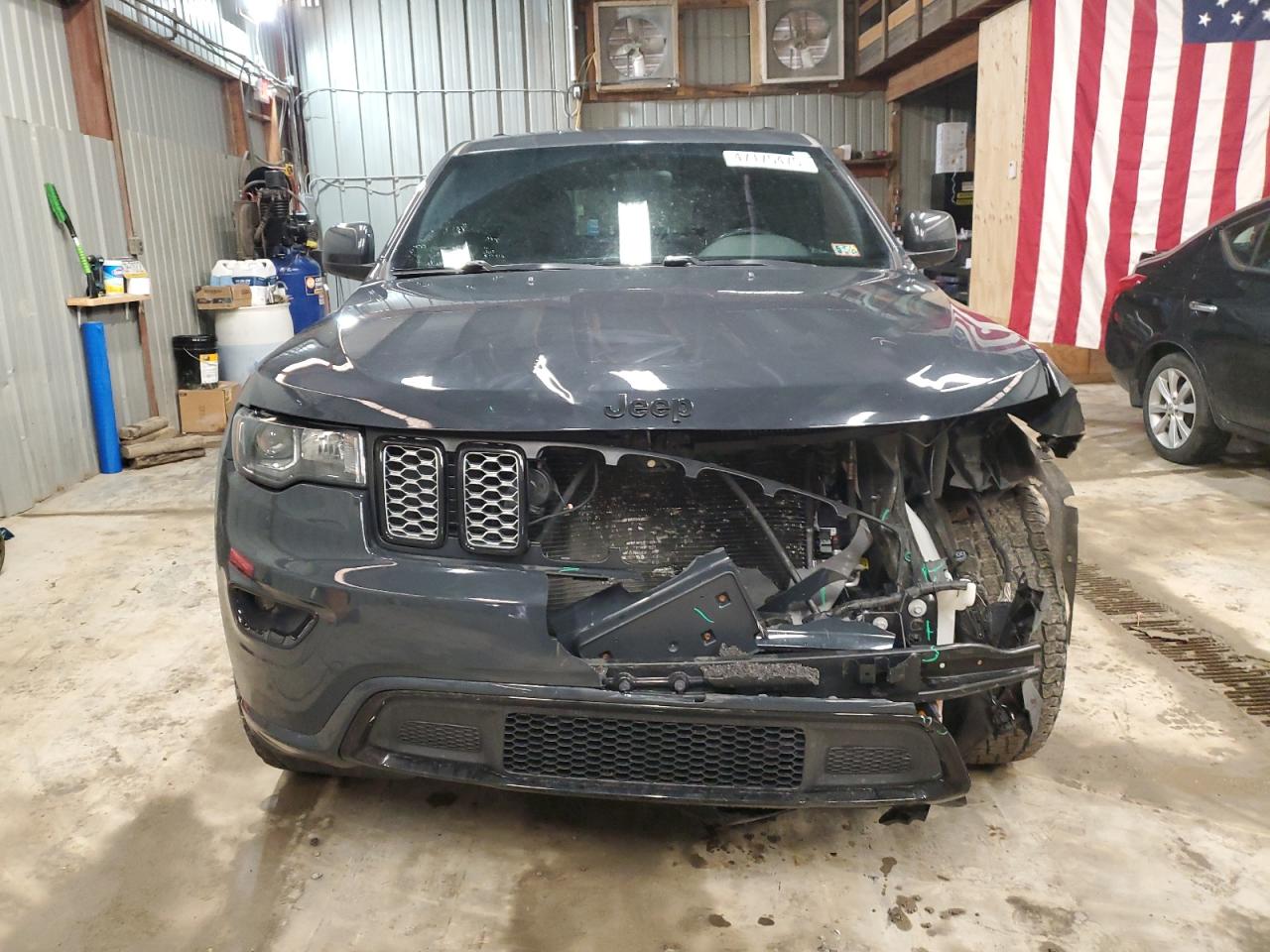 2018 Jeep Grand Cherokee - Image 5