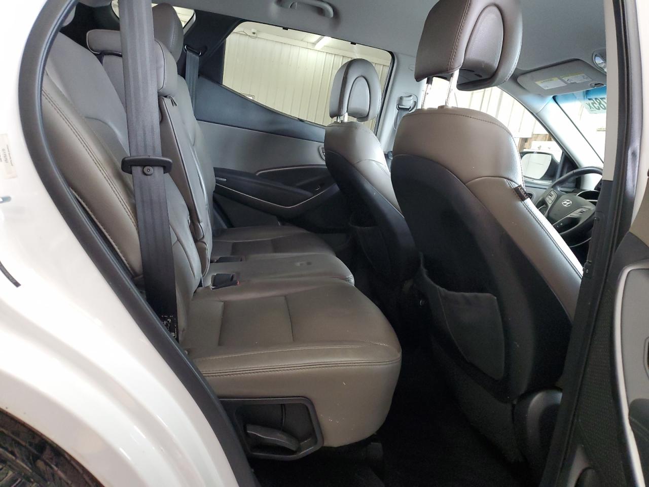 2017 Hyundai Santa Fe - Image 11