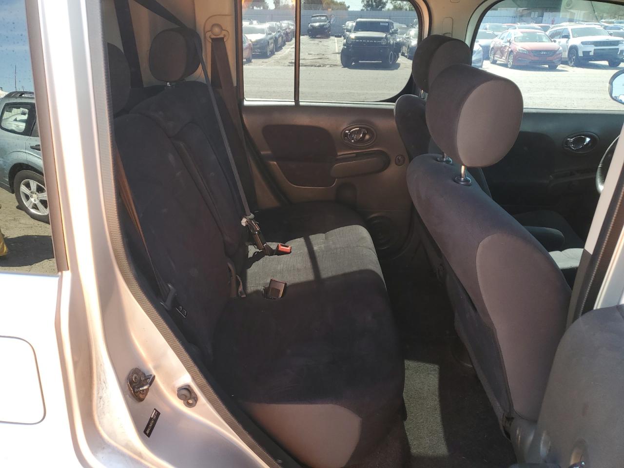 2010 Nissan Cube - Image 10
