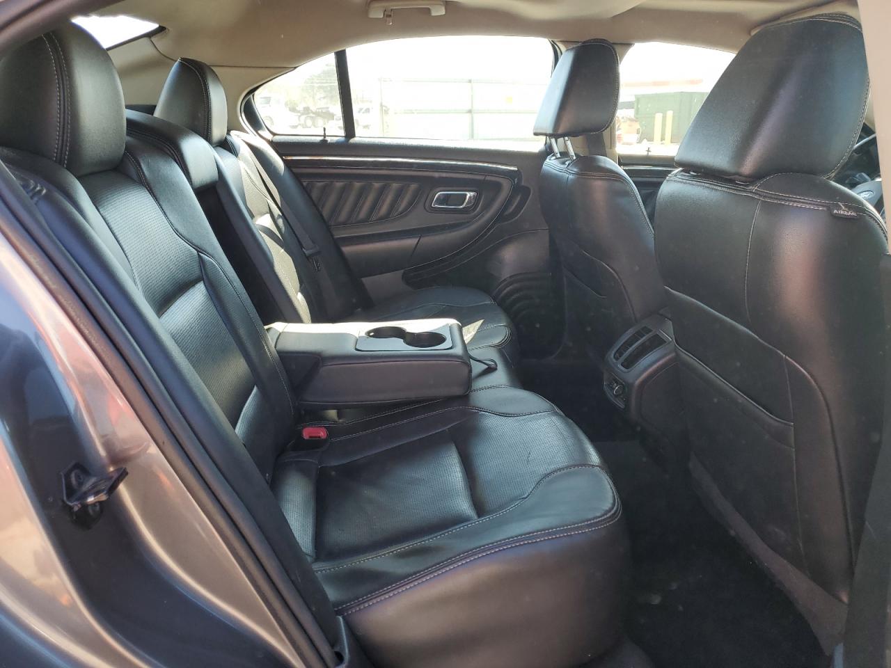 2011 Ford Taurus - Image 10