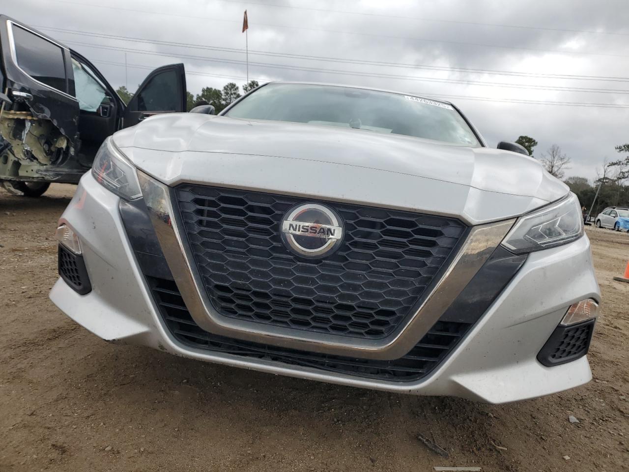2020 Nissan Altima - Image 5