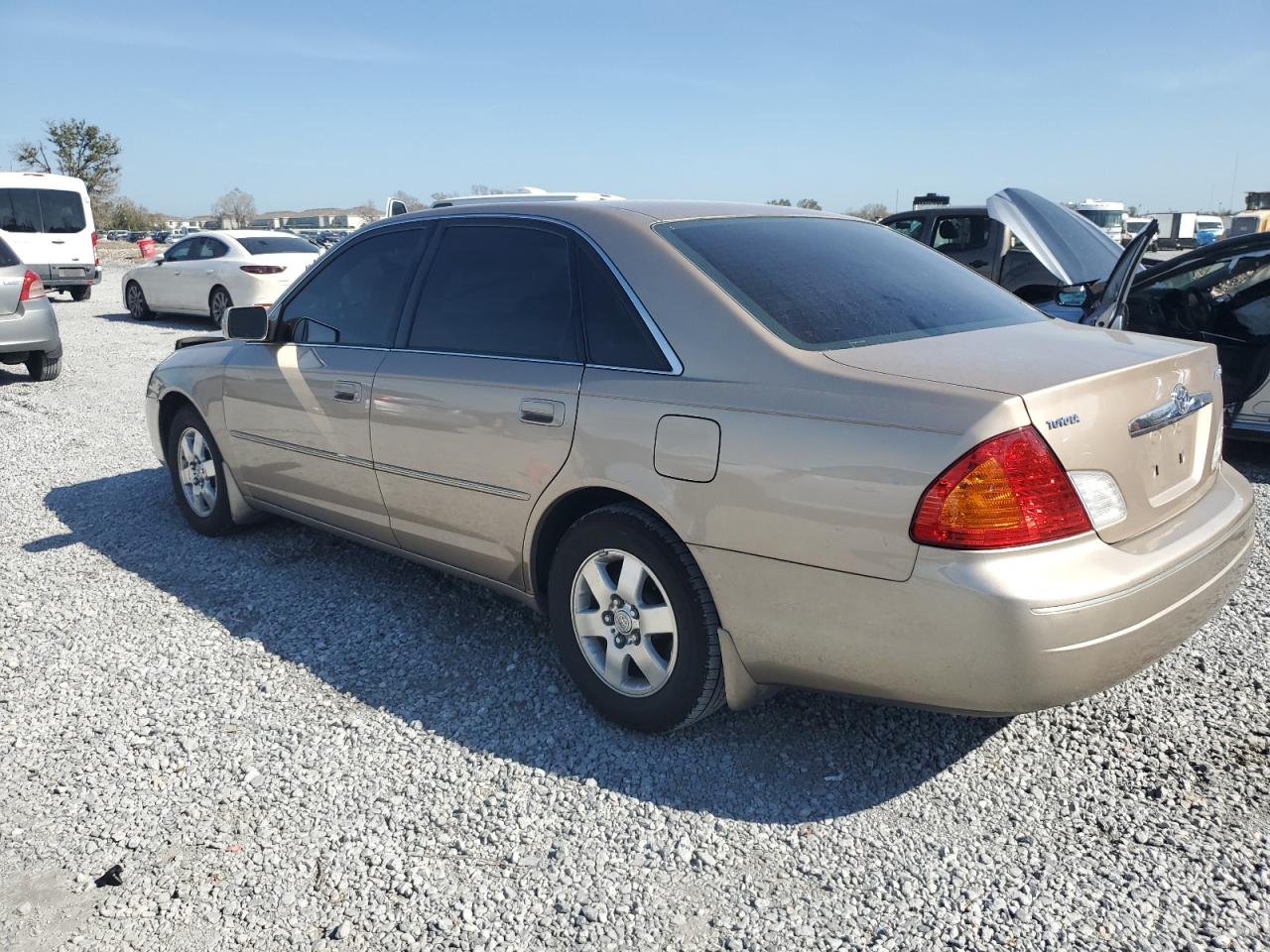 2001 Toyota Avalon - Image 2