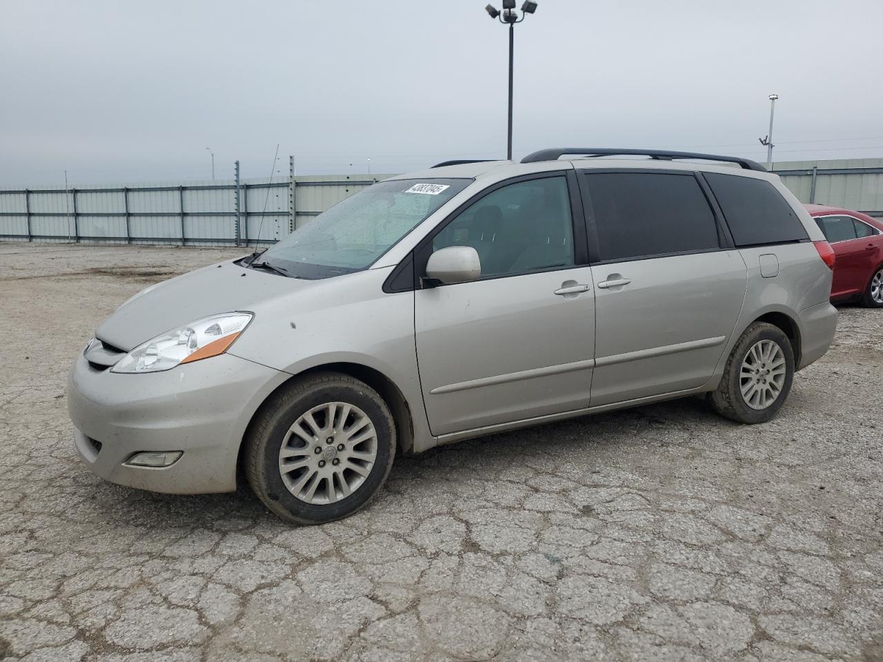 2008 Toyota Sienna - Image 1