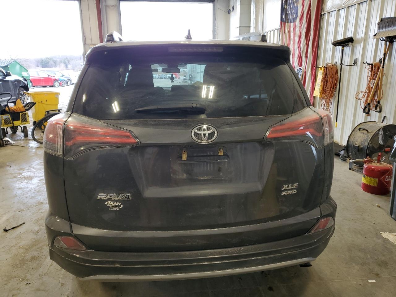 2018 Toyota RAV 4 - Image 6