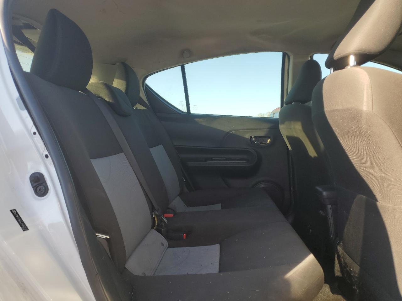 2018 Toyota Prius - Image 10