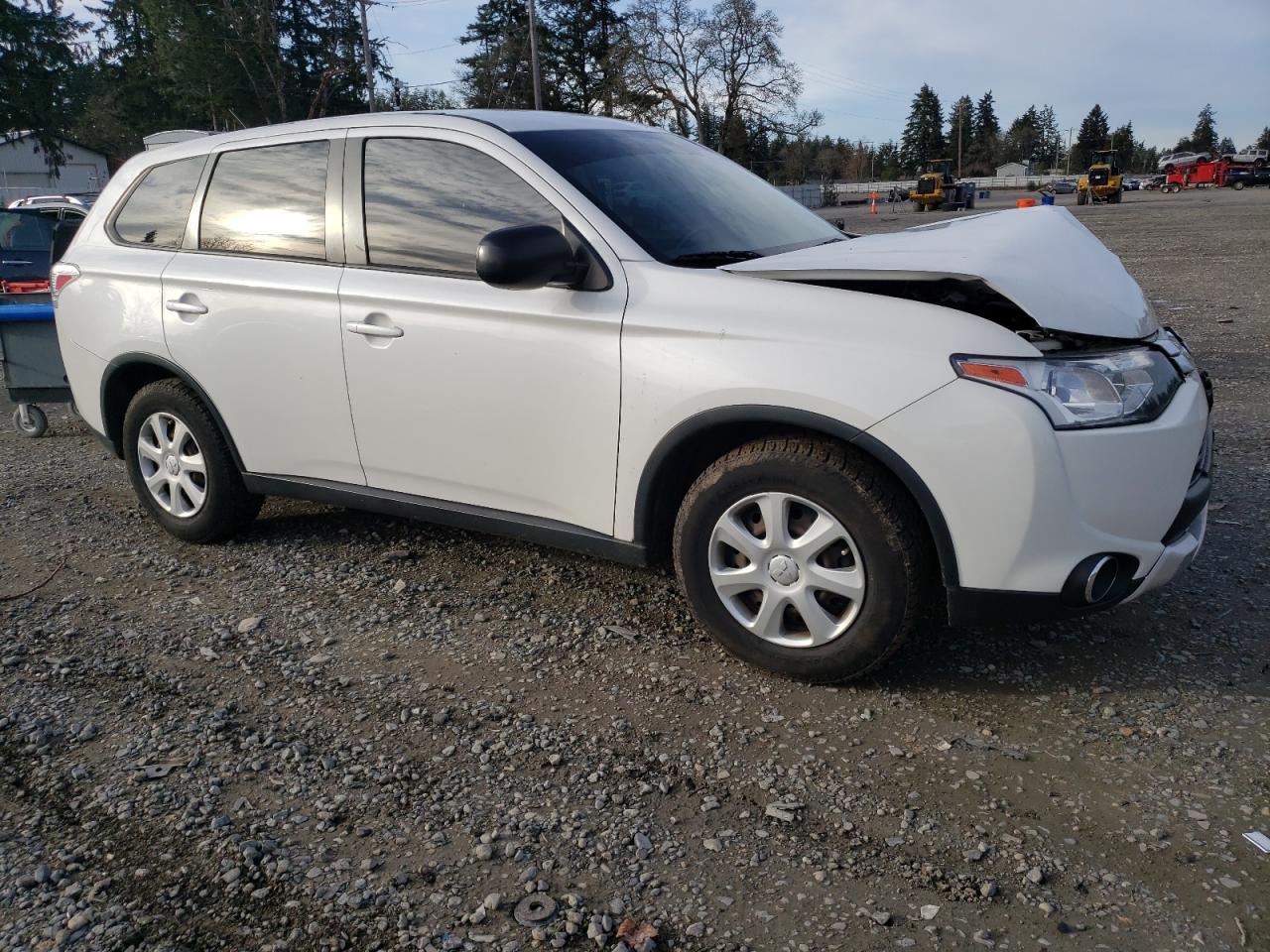 2015 Mitsubishi Outlander - Image 4