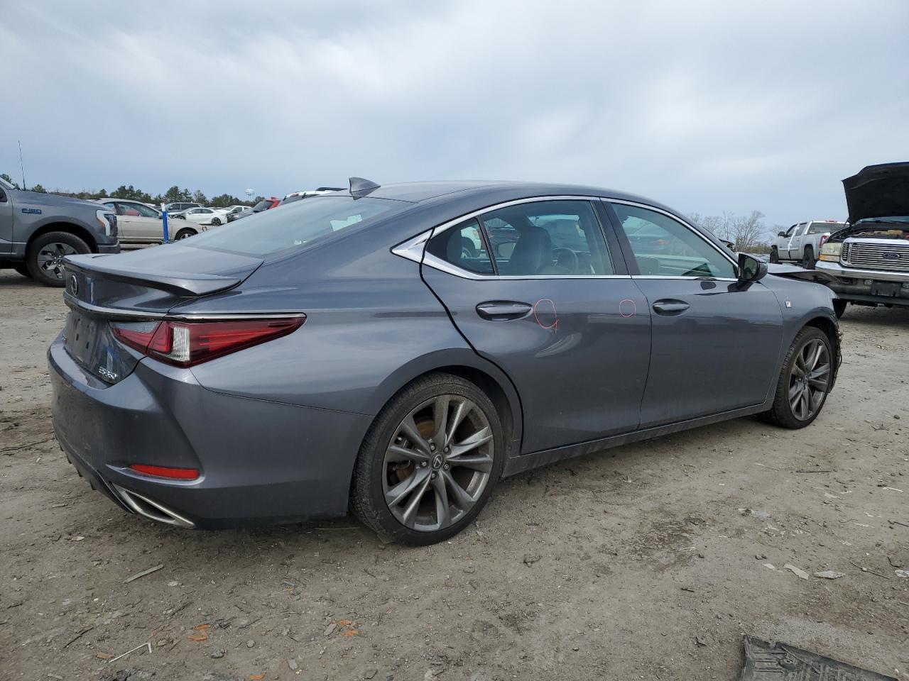 2019 Lexus ES - Image 3