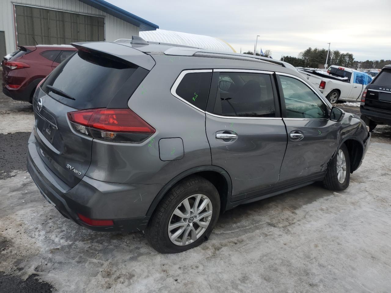 2018 Nissan Rogue - Image 3