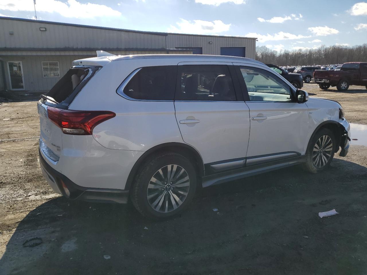2019 Mitsubishi Outlander - Image 3