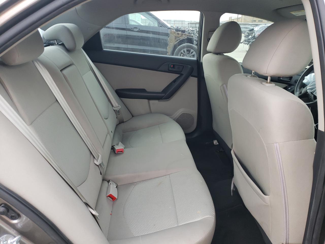 2010 Kia Forte - Image 10