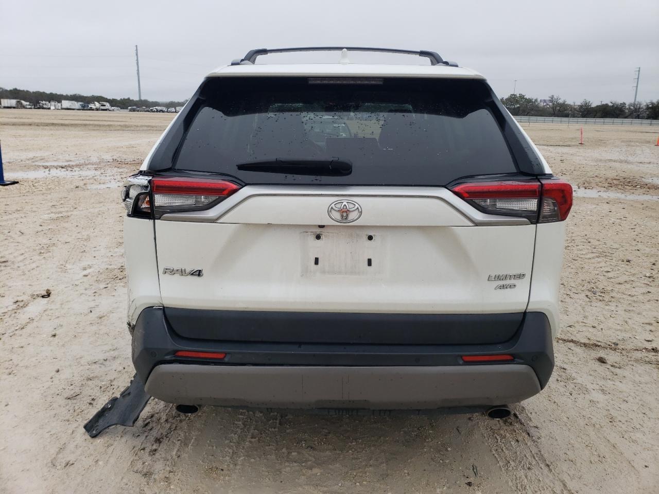 2019 Toyota RAV 4 - Image 6
