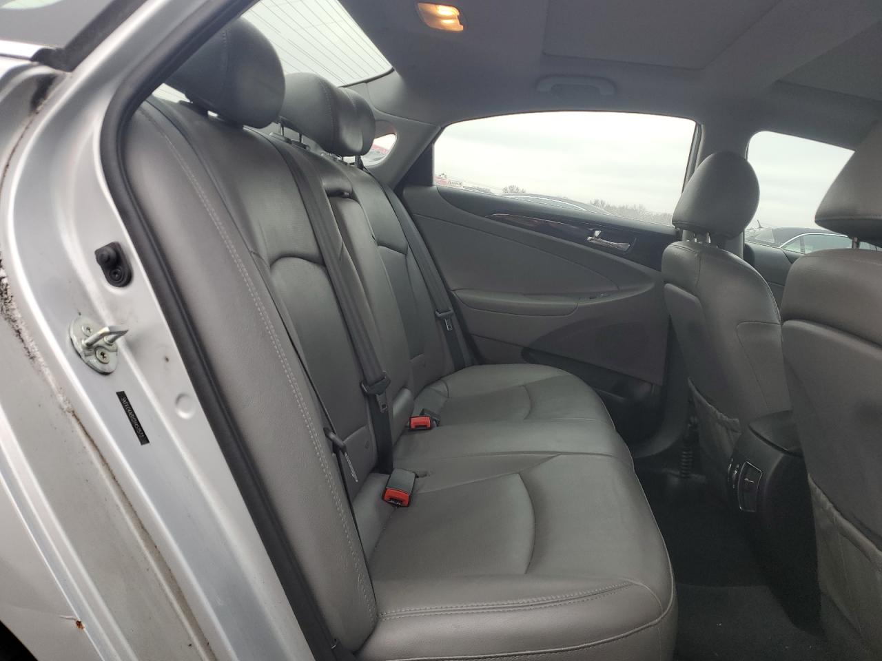 2012 Hyundai Sonata - Image 10