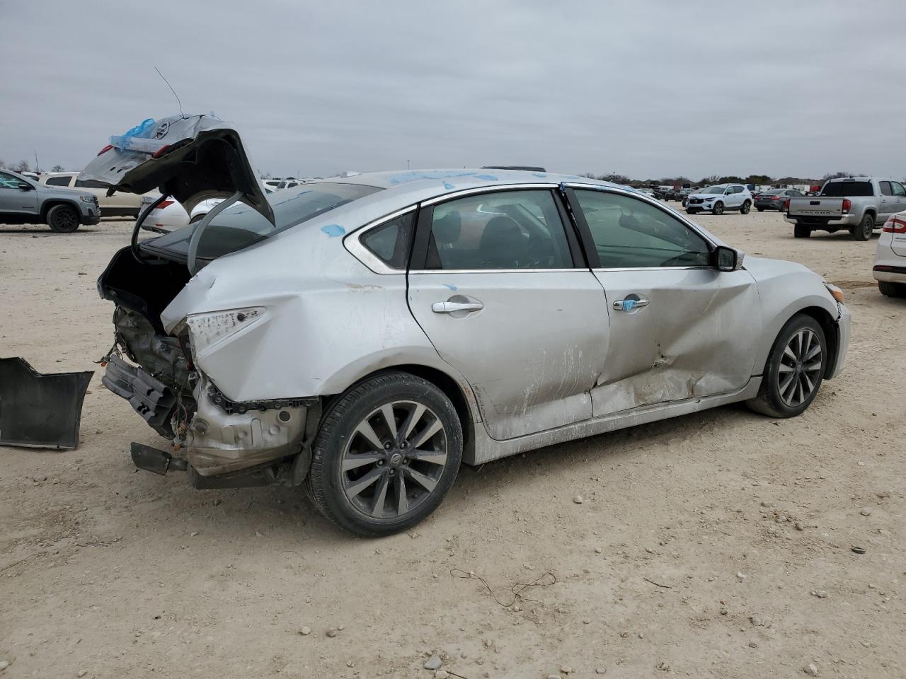 2017 Nissan Altima - Image 3