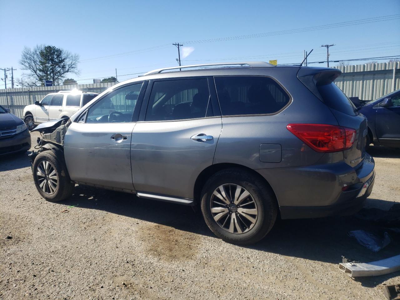 2018 Nissan Pathfinder - Image 2