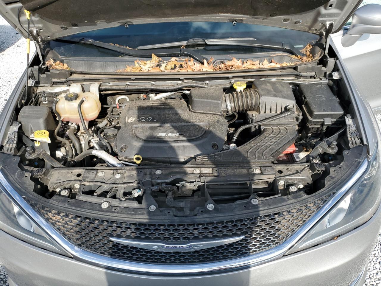 2017 Chrysler Pacifica - Image 12
