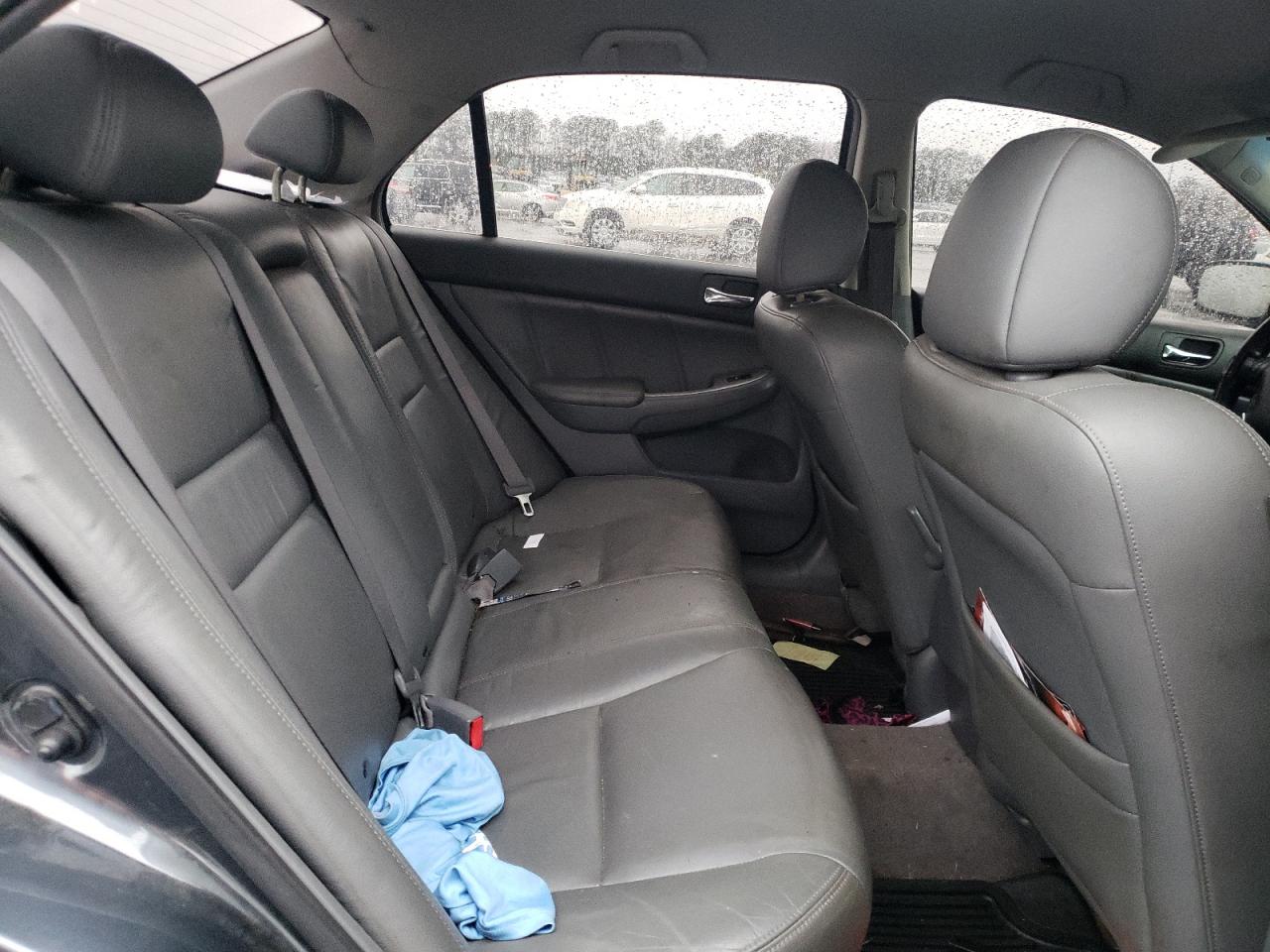 2005 Honda Accord - Image 10