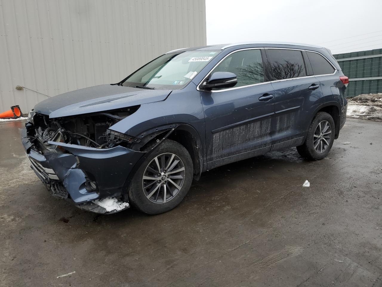 2017 Toyota Highlander - Image 1