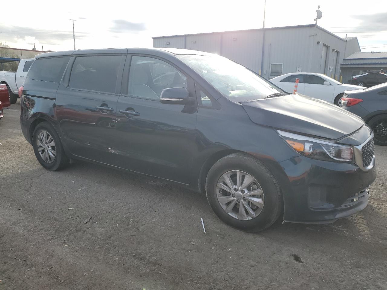 2017 Kia Sedona - Image 4