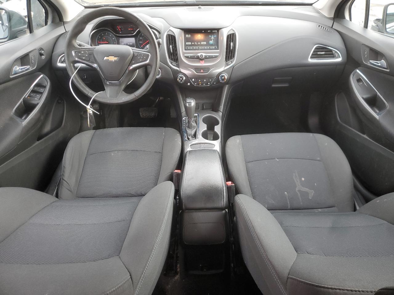 2018 Chevrolet Cruze - Image 8
