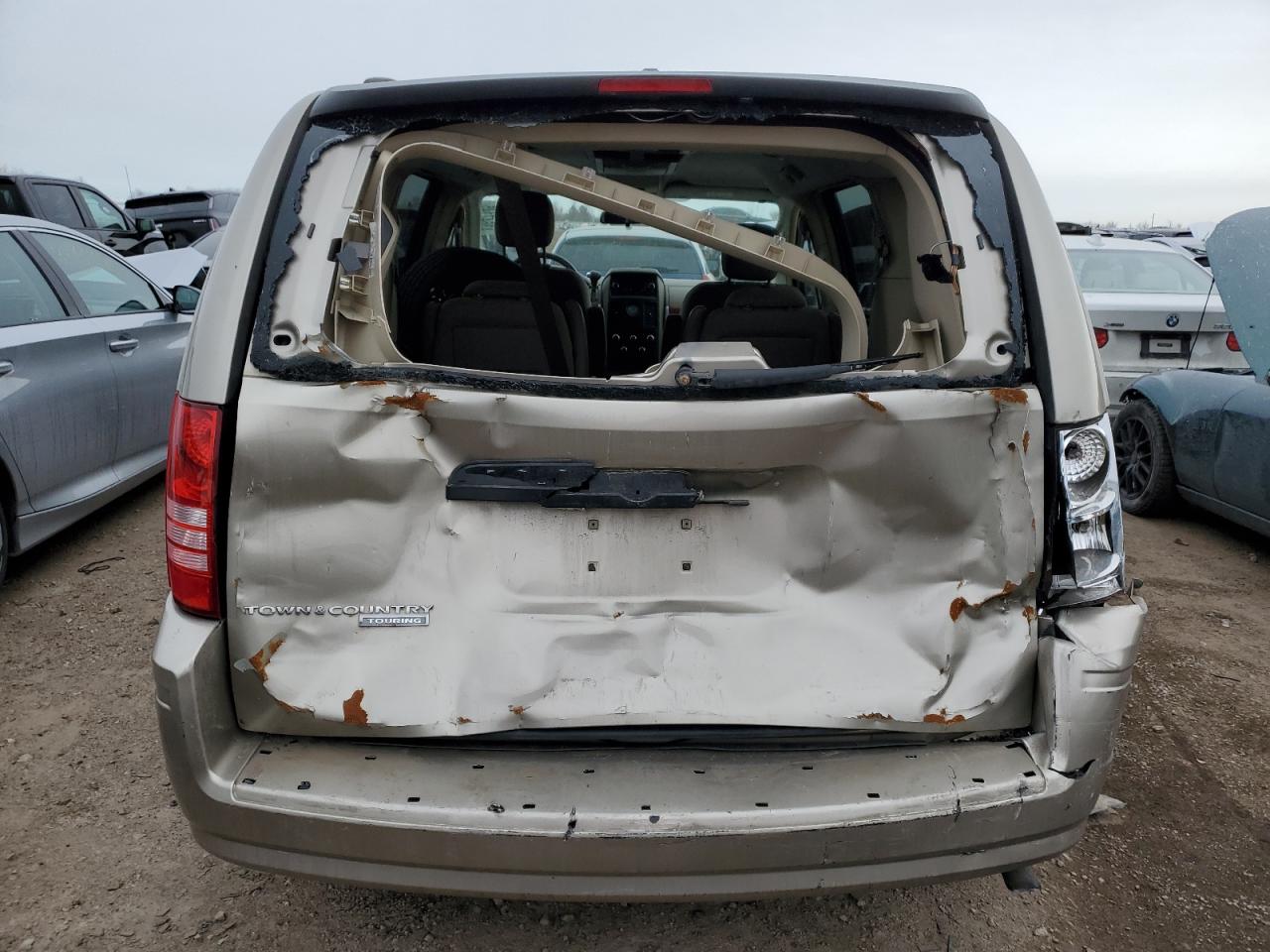 2008 Chrysler Town & Country - Image 6