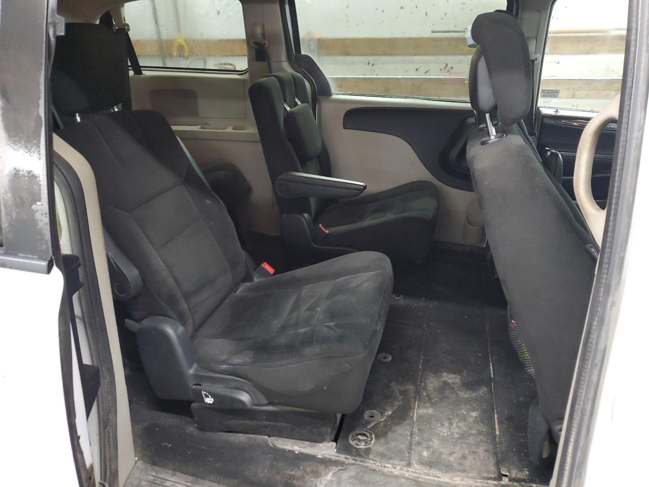 2016 Dodge Caravan - Image 11