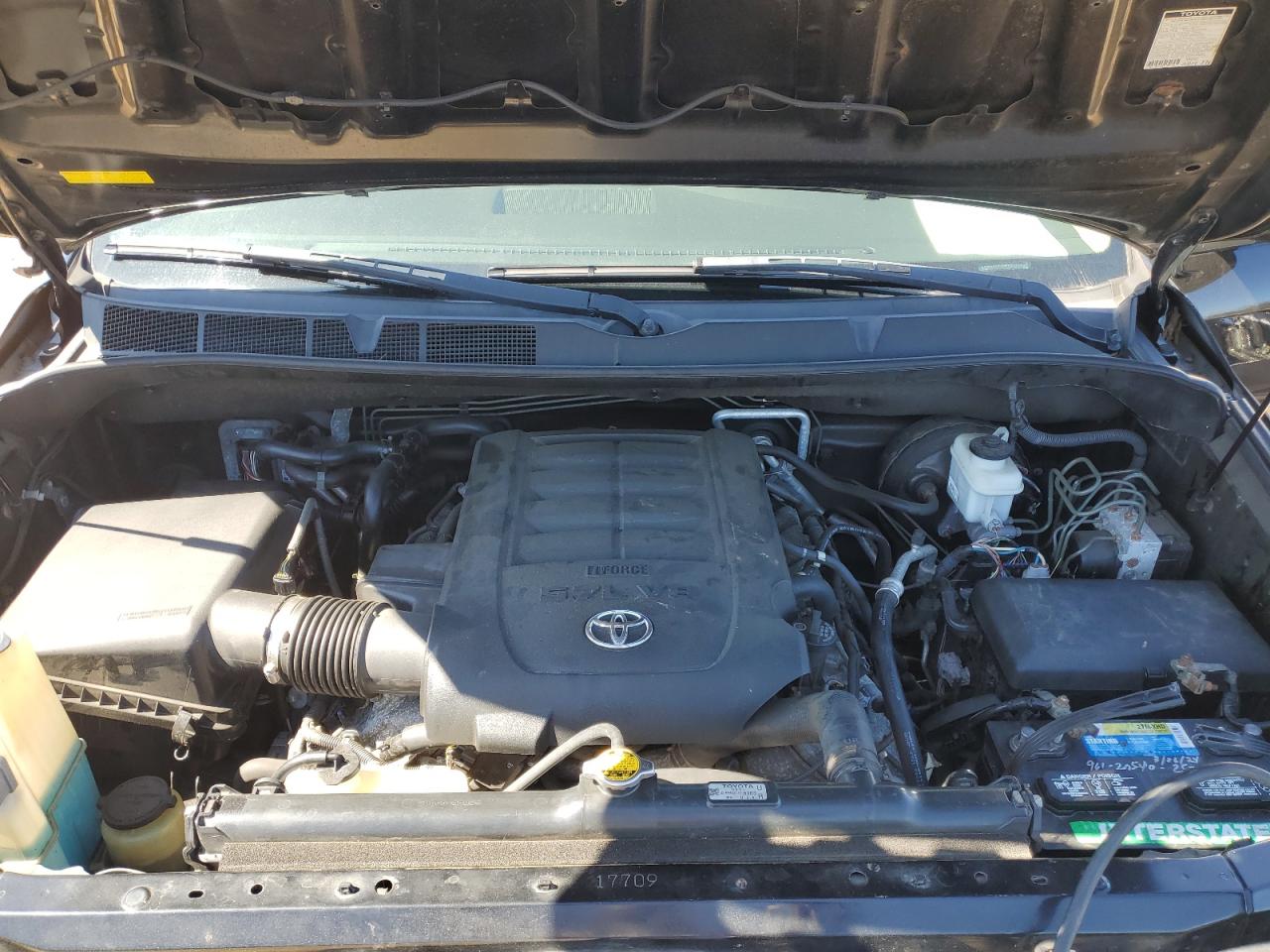 2011 Toyota Sequoia - Image 12