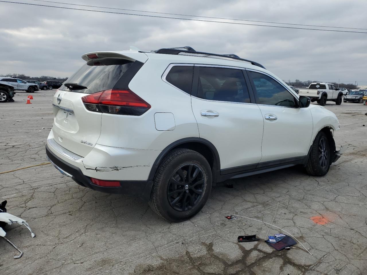 2017 Nissan Rogue - Image 3