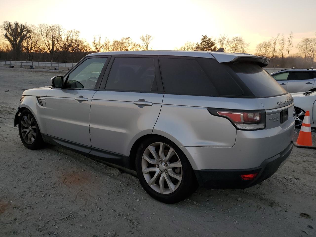 2015 Land Rover Range Rover - Image 2