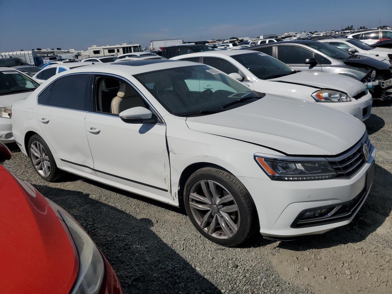 2017 Volkswagen Passat - Image 4